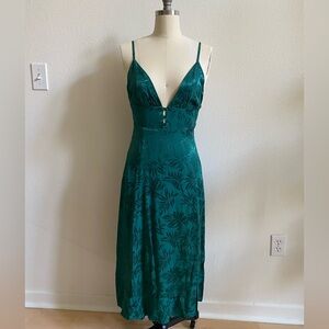 Green jacquard midi dress with high slit